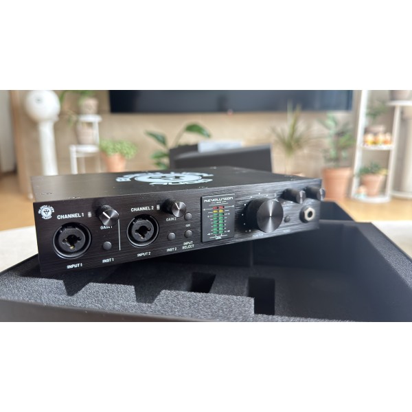 블랙 라이언 오디오 Revolution 2x2 USB 오디오 인터페이스 및 야마하 HS8 스피커 1조